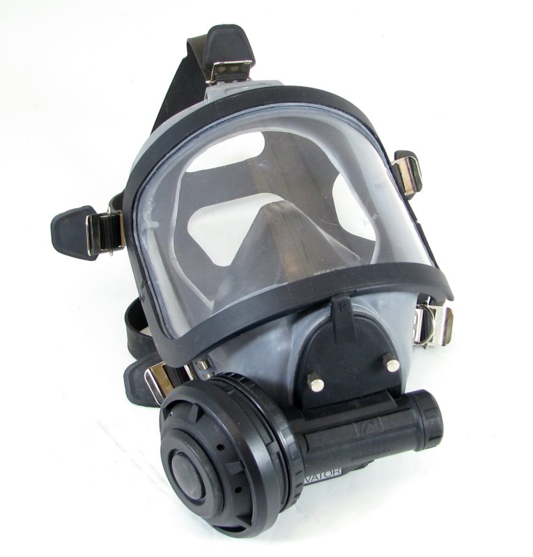Fog-resistant coating for visors in industrial respiratory masks